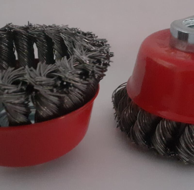 Escova de Aço Carbono tipo copo torcida 75mm M14